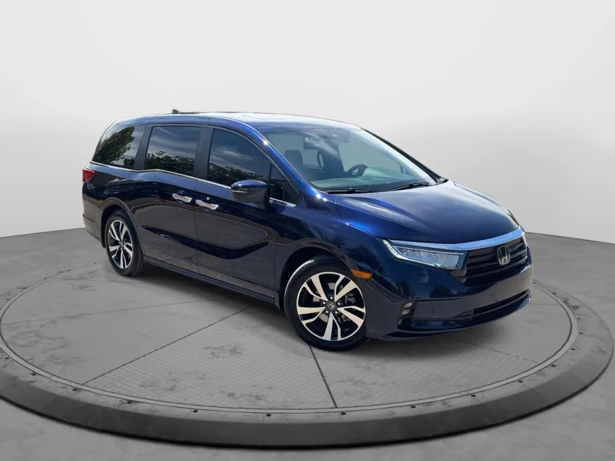 2024 Honda Odyssey Touring photo 1