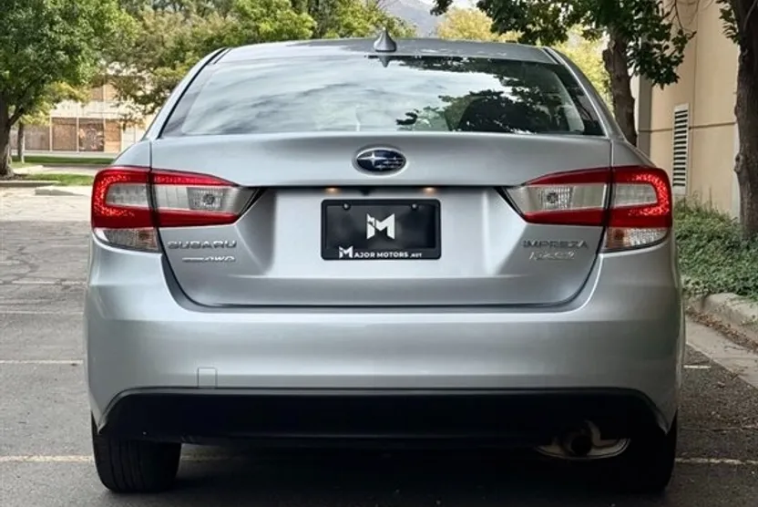 2017 Subaru Impreza Premium photo 1