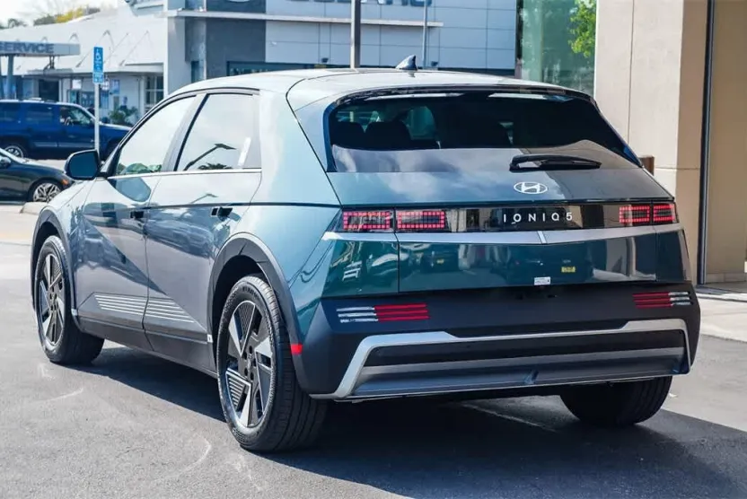 2025 Hyundai Ioniq 5 SE photo 1