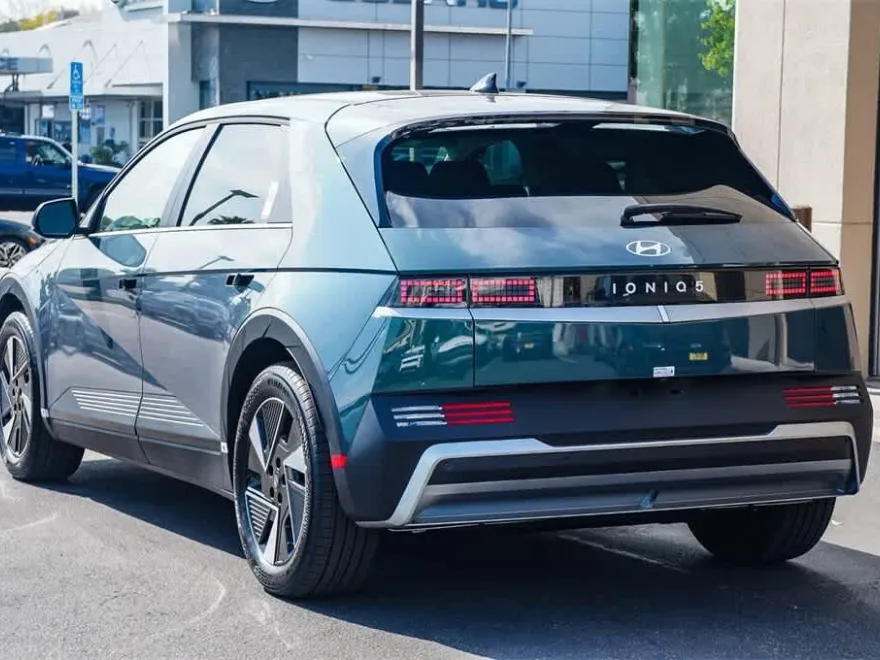 2025 Hyundai Ioniq 5 SE photo 1