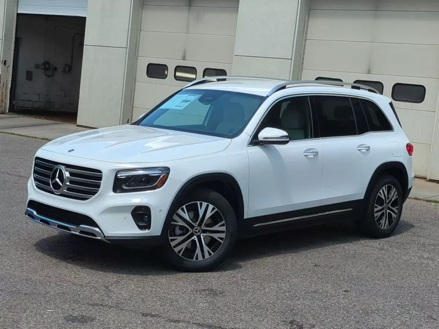 2025 Mercedes Benz GLB 250 4MATIC photo 1