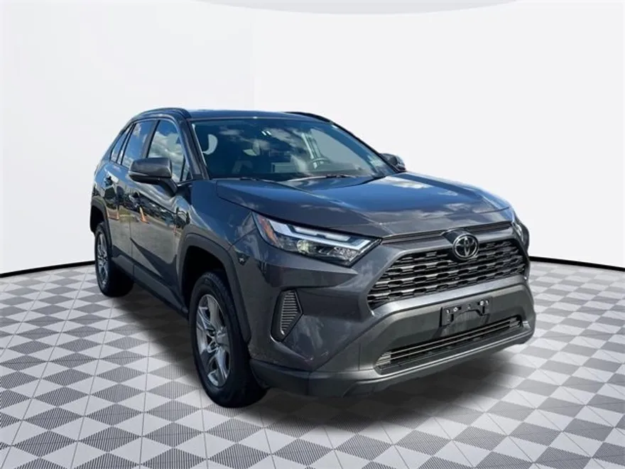 2024 Toyota RAV4 XLE photo 1