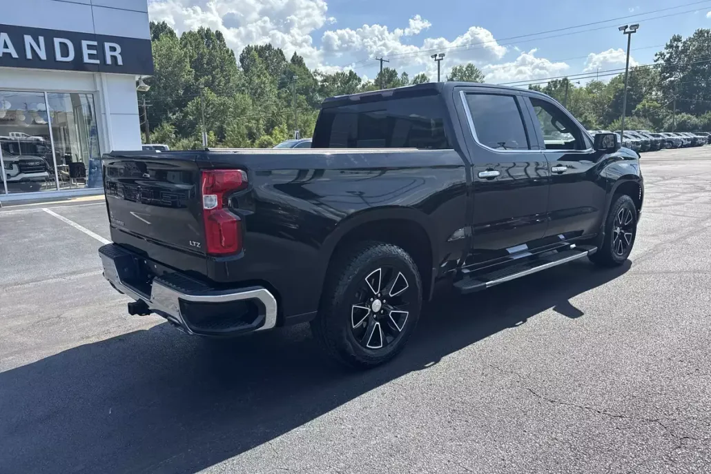 2022 Chevrolet Silverado 1500 LTZ photo 1