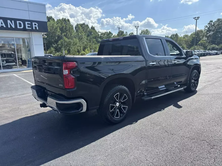 2022 Chevrolet Silverado 1500 LTZ photo 1