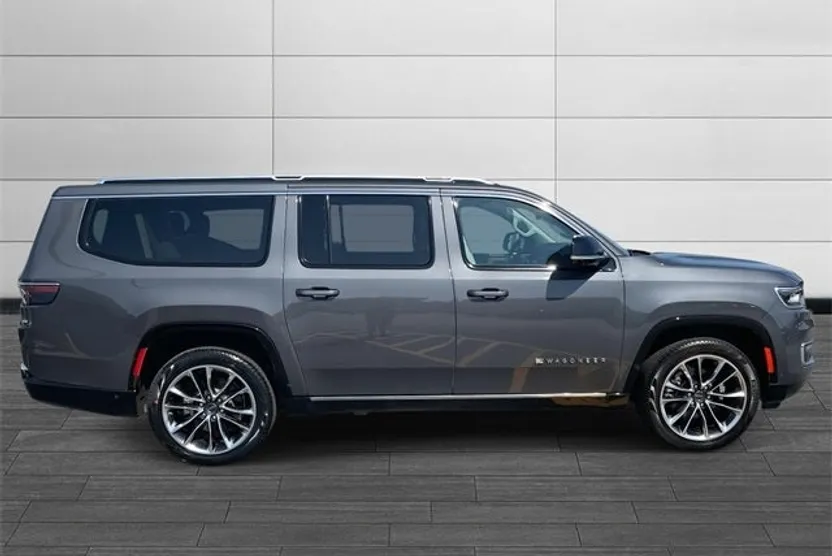 2024 Jeep Wagoneer L Series III photo 1