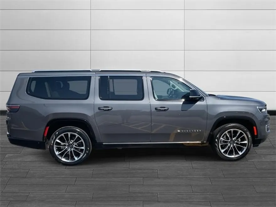 2024 Jeep Wagoneer L Series III photo 1