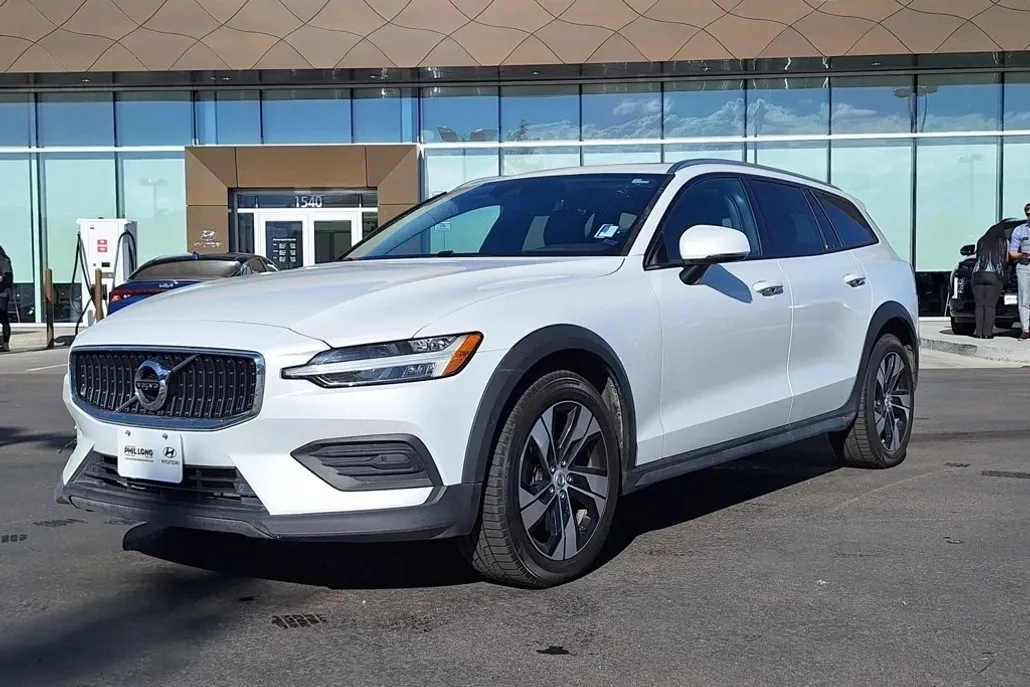 2020 Volvo V60 Cross Country T5 photo 1