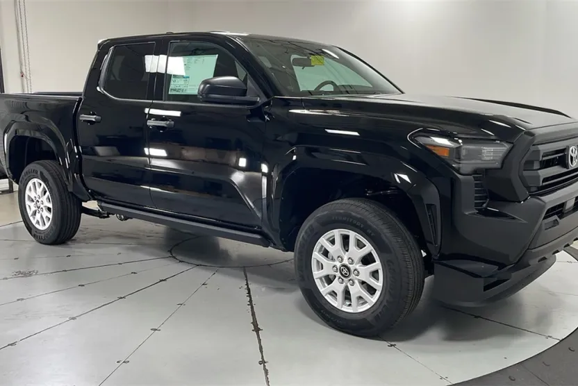 2025 Toyota Tacoma SR Double Cab photo 1