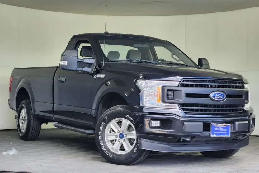 2025 Ford F-150 Lightning photo 1