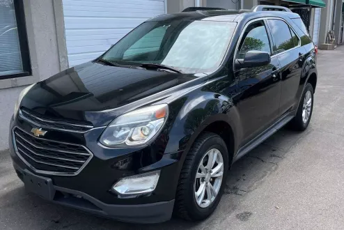2017 Chevrolet Equinox LT photo 2