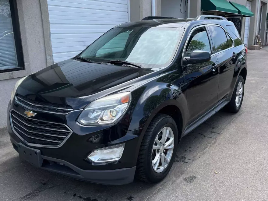 2017 Chevrolet Equinox LT photo 2