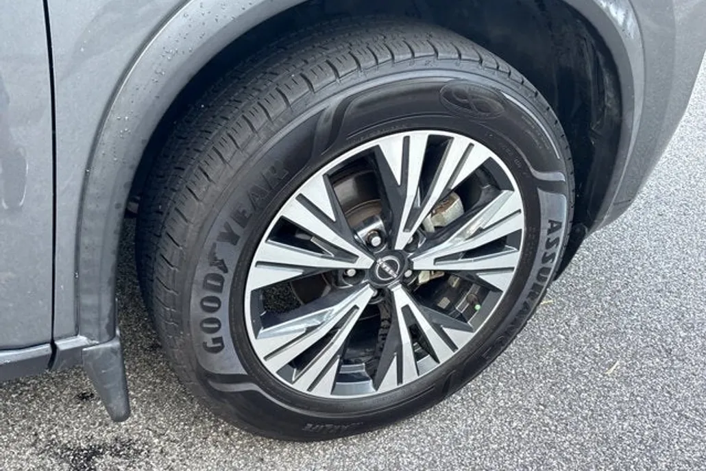 2023 Nissan Rogue SV photo 1