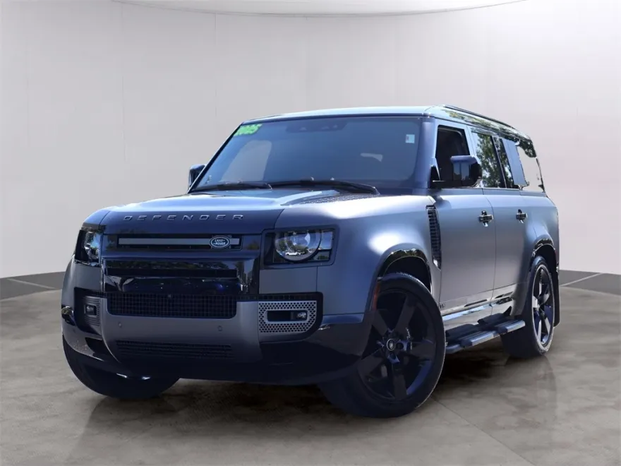 2025 Land Rover Defender 130 V8 photo 1