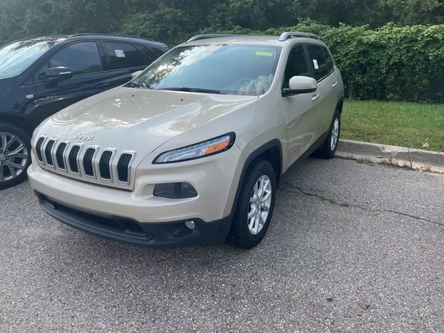 2015 Jeep Cherokee Latitude photo 1