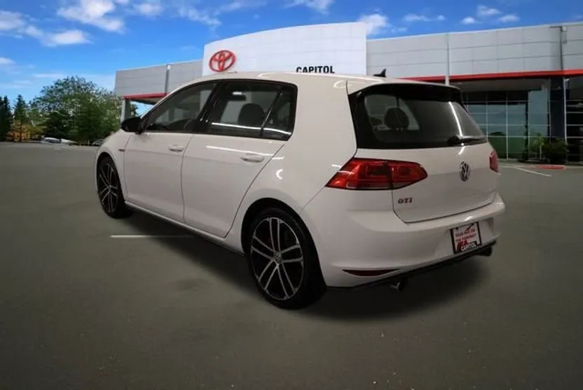 2017 Volkswagen Golf GTI SE photo 1