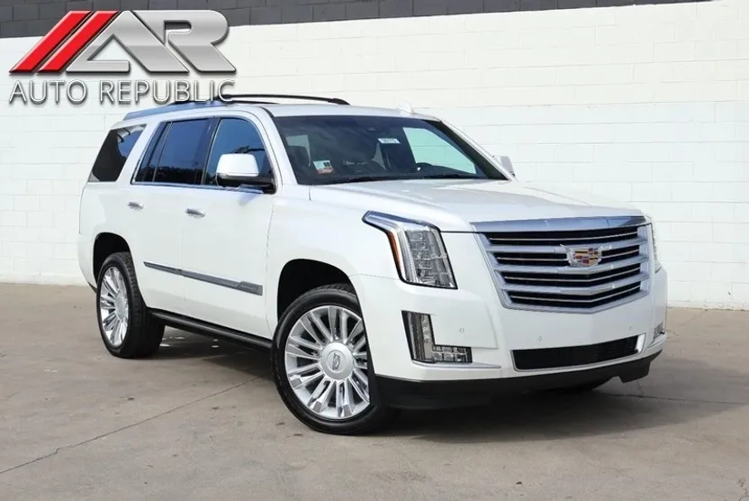 2016 Cadillac Escalade Platinum photo 1
