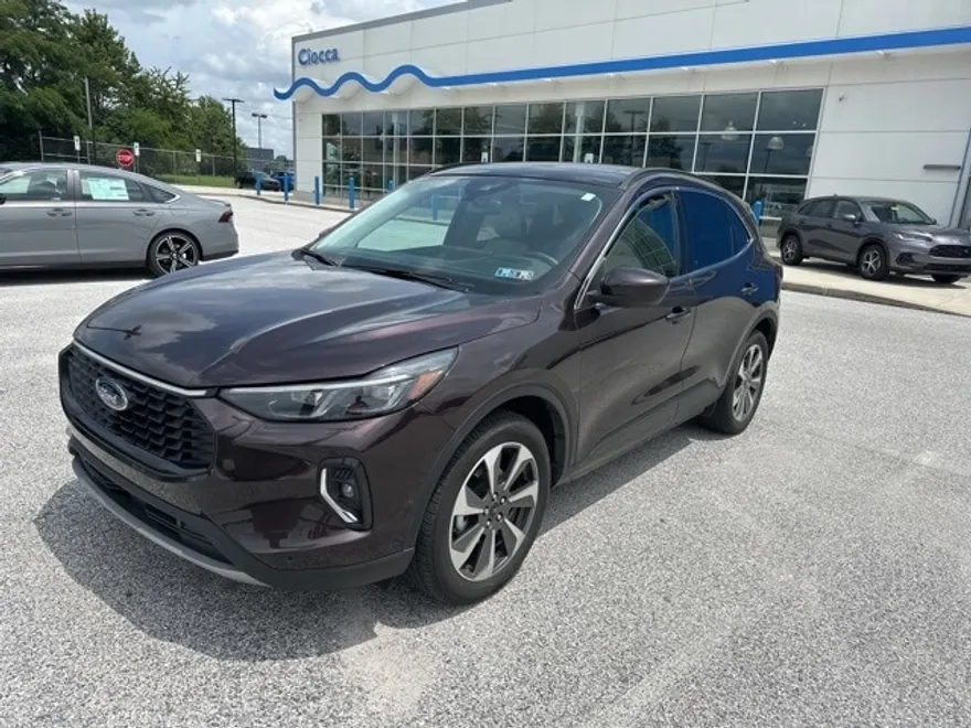 2023 Ford Escape Platinum photo 1