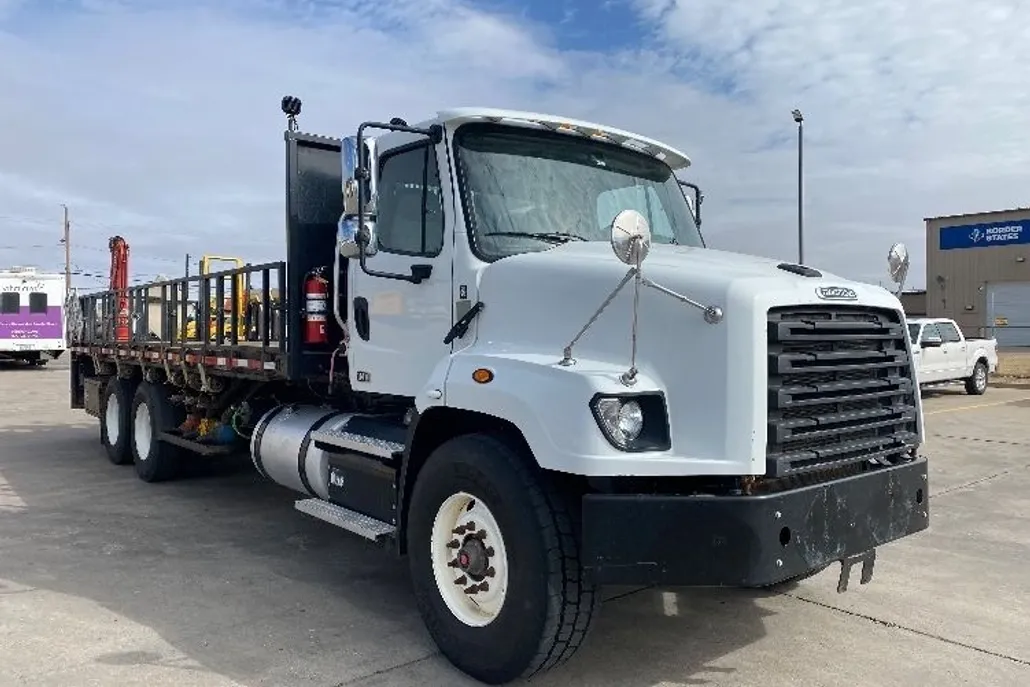 2020 Freightliner 114SD photo 1