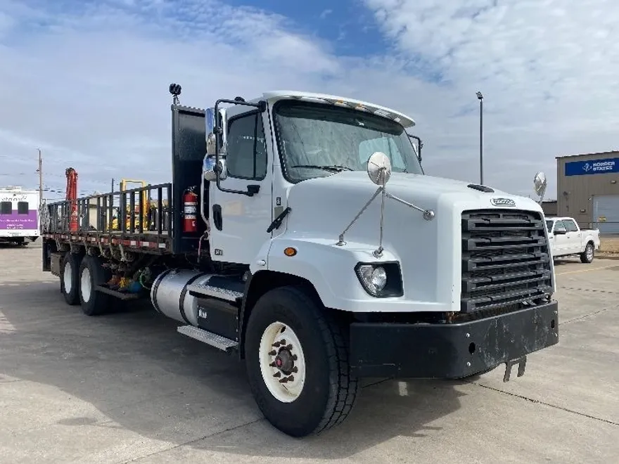 2020 Freightliner 114SD photo 1
