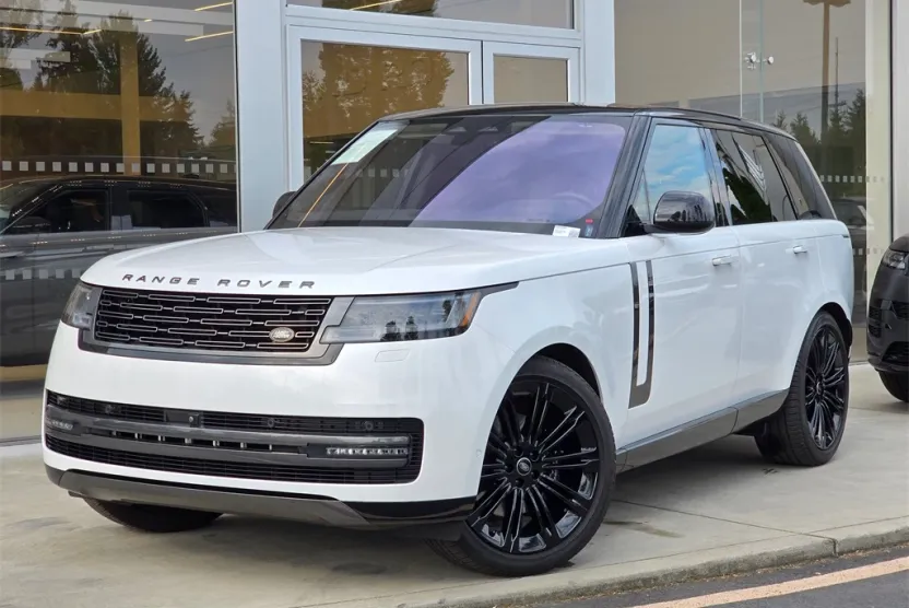 2023 Land Rover Range Rover SE photo 1
