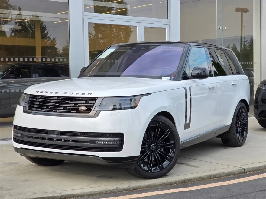 2023 Land Rover Range Rover SE photo 1
