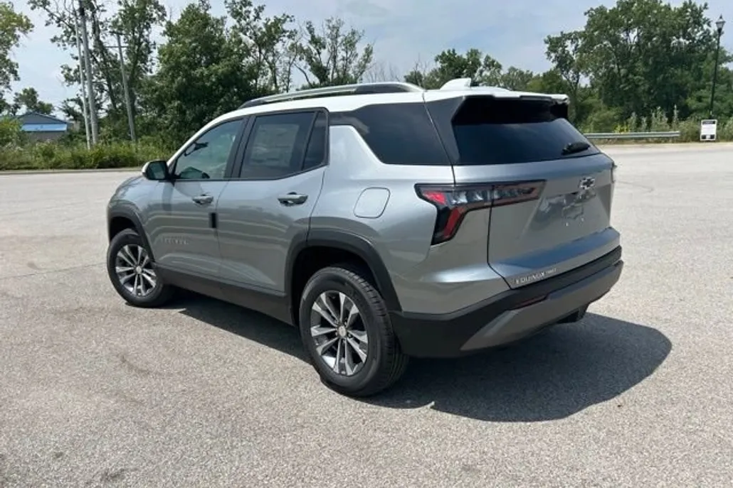 2026 Chevrolet Equinox LT photo 1