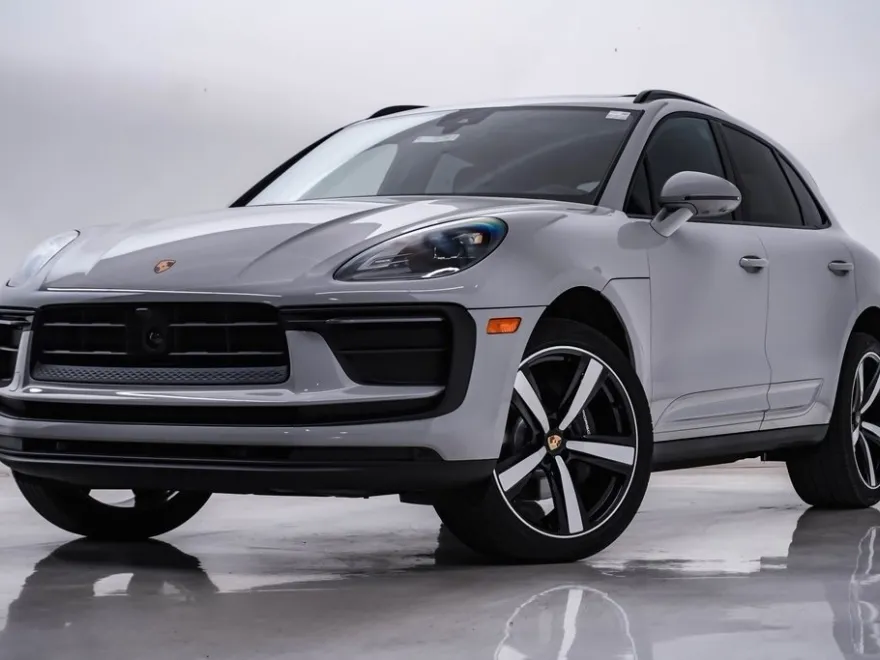2026 Porsche Macan T photo 1
