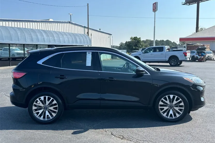 2021 Ford Escape Titanium photo 1