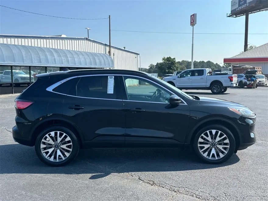 2021 Ford Escape Titanium photo 1