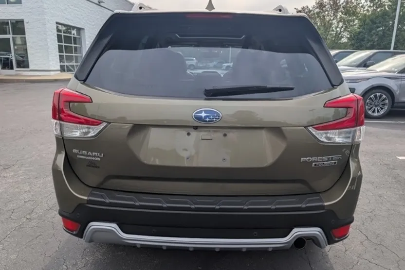 2023 Subaru Forester Touring photo 1
