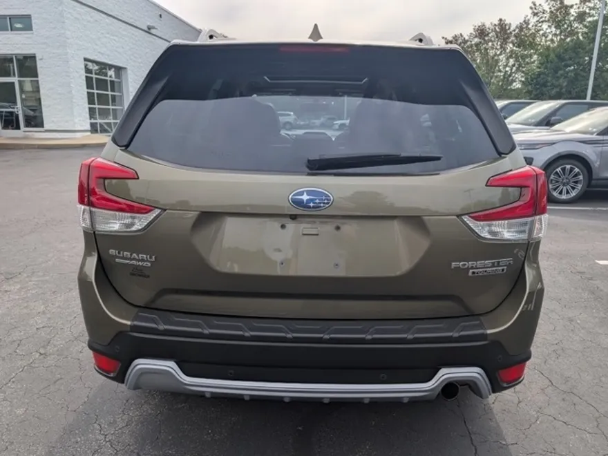 2023 Subaru Forester Touring photo 1