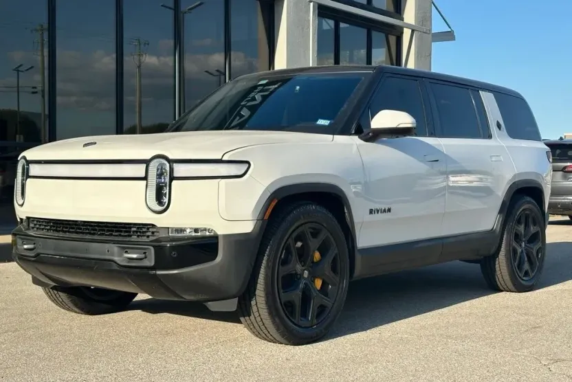 2022 Rivian R1S Adventure photo 1