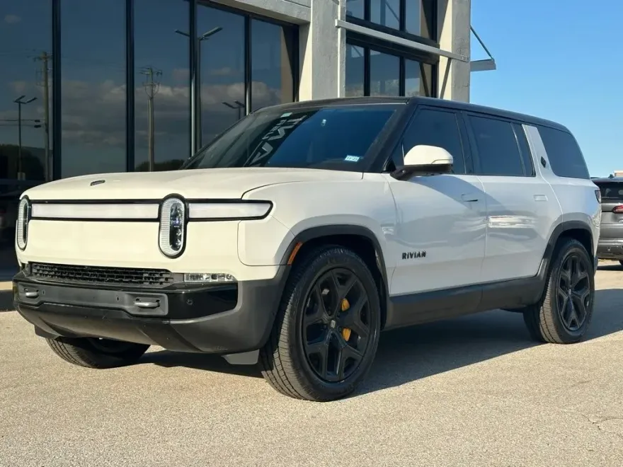 2022 Rivian R1S Adventure photo 1