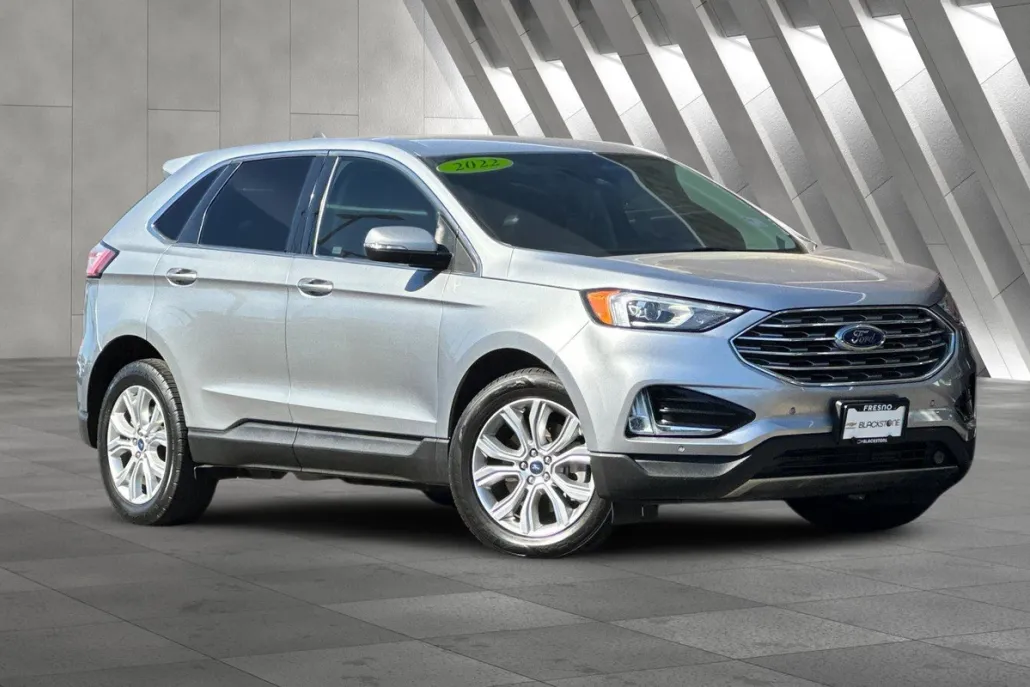 2022 Ford Edge Titanium photo 1