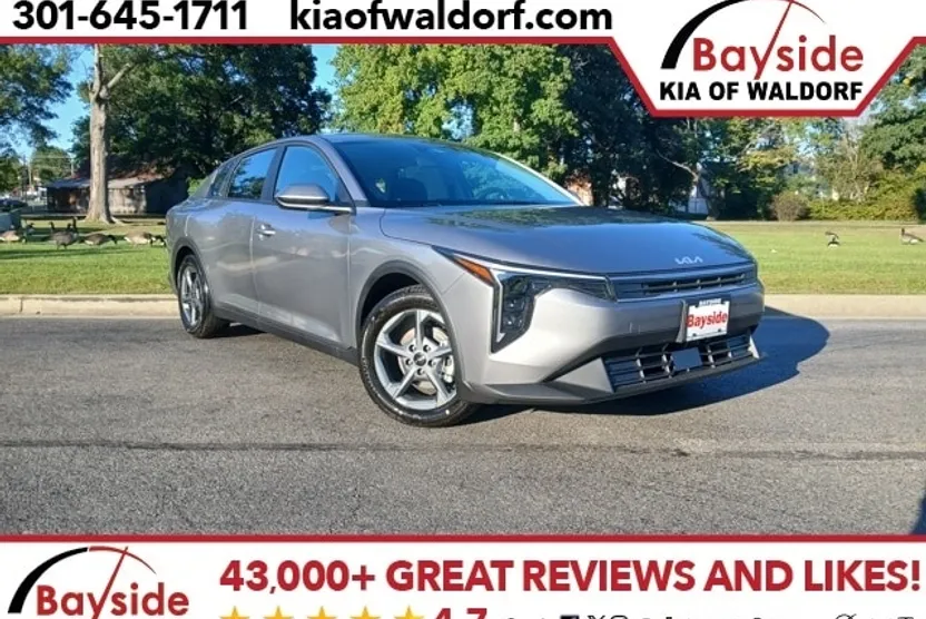 2025 Kia K4 LXS photo 1