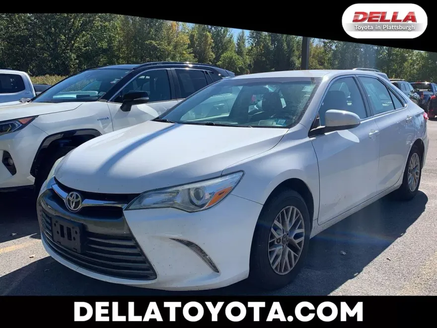 2016 Toyota Camry SE photo 1