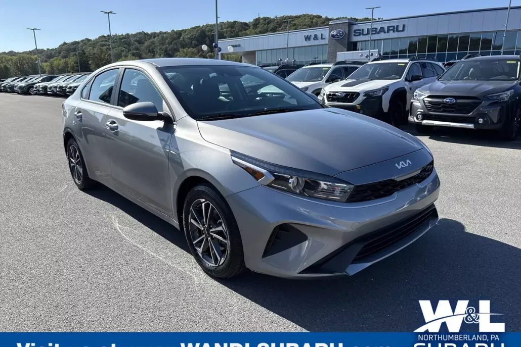 2023 Kia Forte LXS photo 1