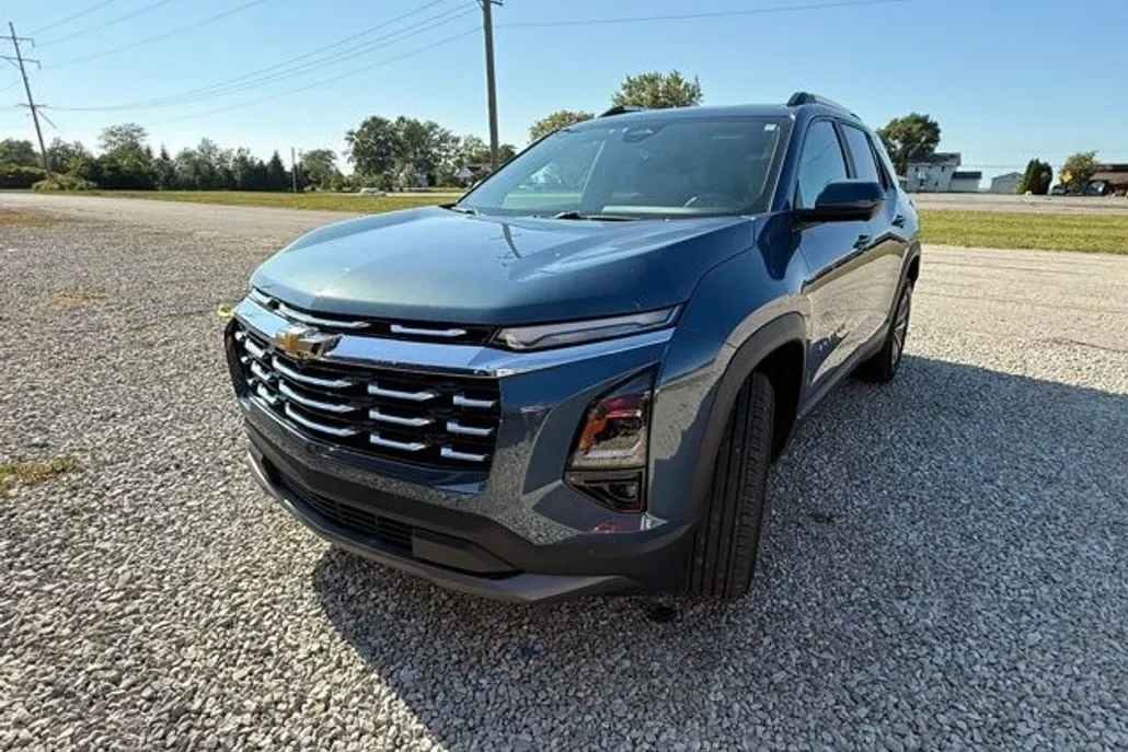 2025 Chevrolet Equinox LT photo 1