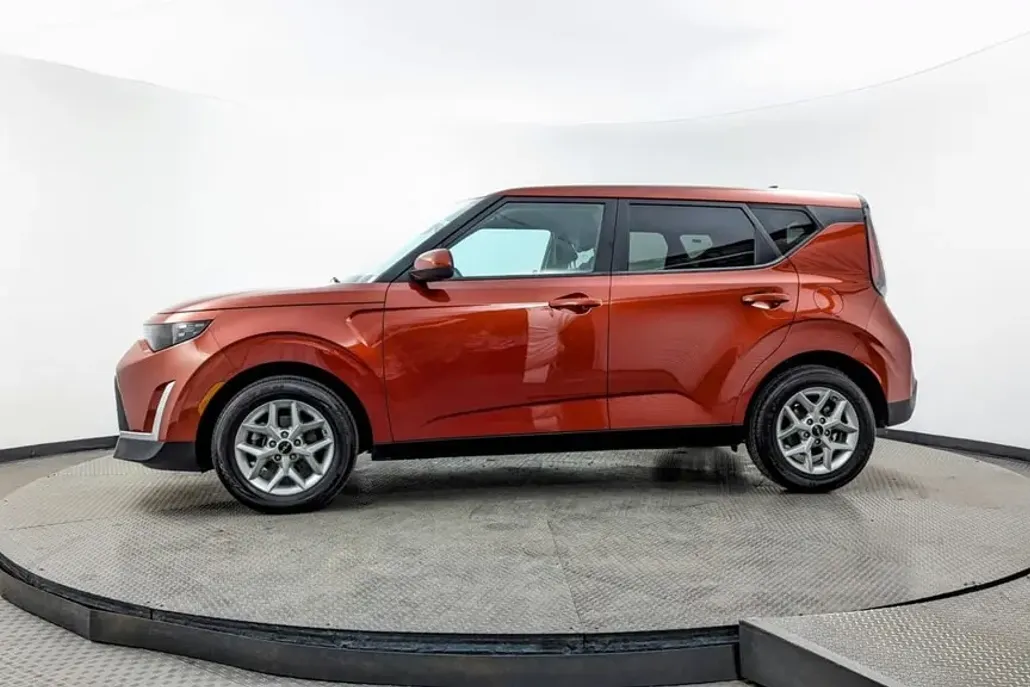 2024 Kia Soul LX S photo 1