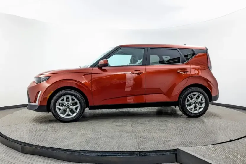 2024 Kia Soul LX S photo 1