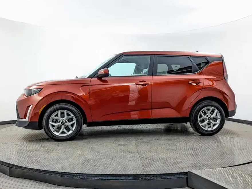 2024 Kia Soul LX S photo 1