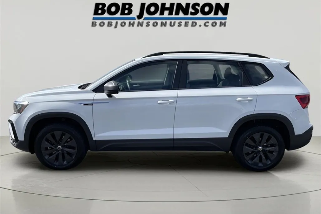 2023 Volkswagen Taos S photo 1