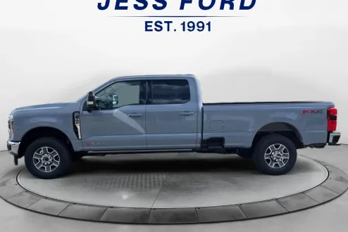 2025 Ford F-350 Lariat photo 2
