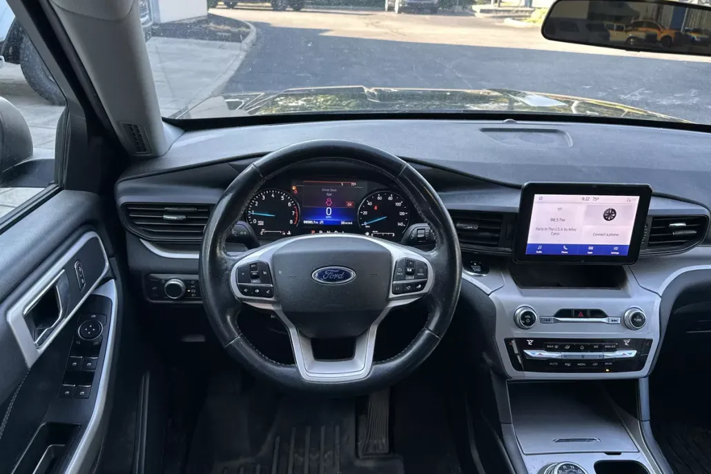 2021 Ford Explorer XLT photo 1