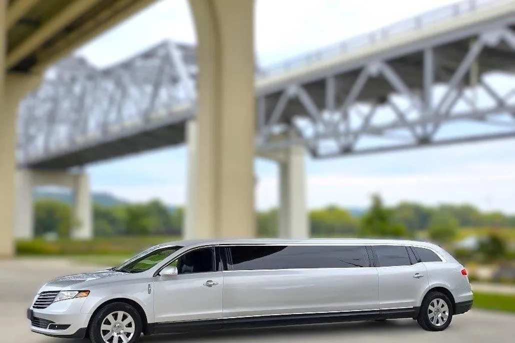 2019 Lincoln MKT photo 1
