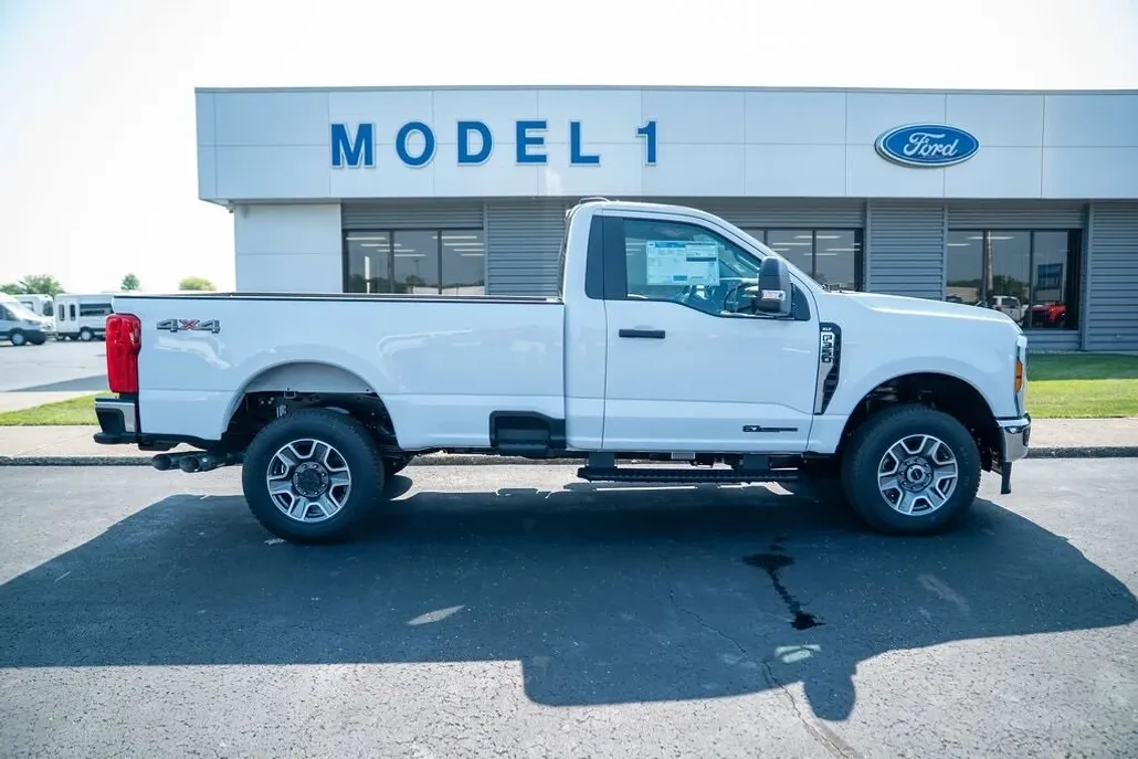 2025 Ford F-350 XLT photo 1