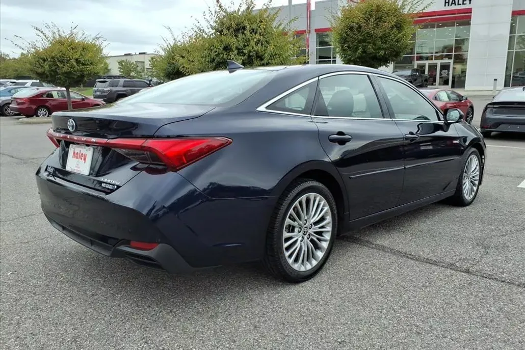 2021 Toyota Avalon Hybrid Limited photo 1