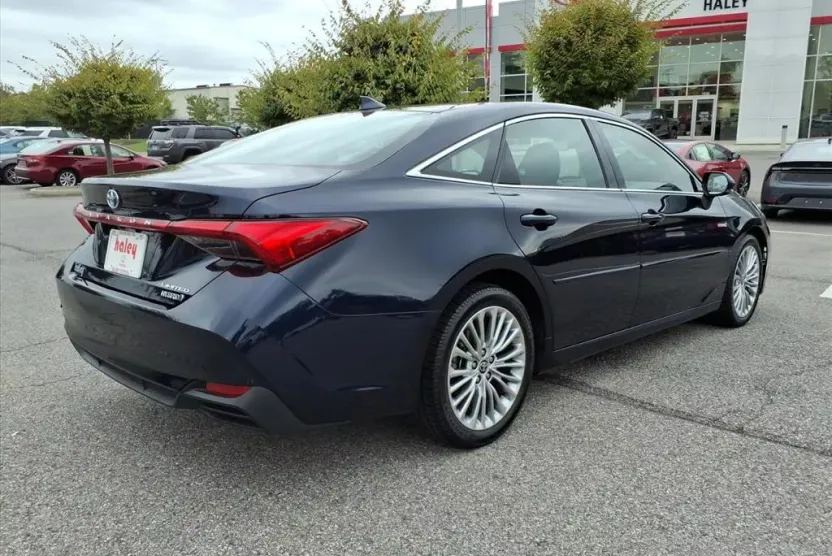 2021 Toyota Avalon Hybrid Limited photo 1