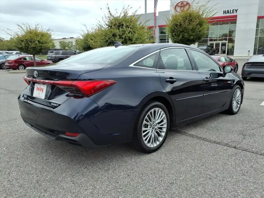 2021 Toyota Avalon Hybrid Limited photo 1