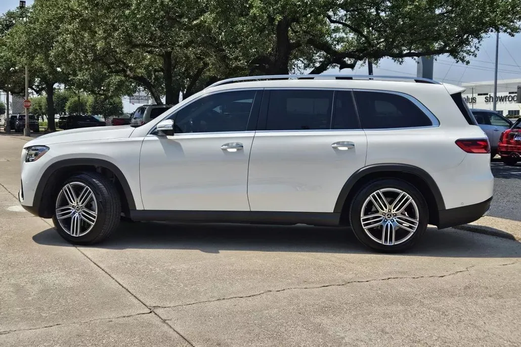 2024 Mercedes Benz GLS 450 photo 1
